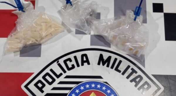 Quatro traficantes vendiam drogas em porta de escola de Cotia. Acabaram atrás das grades quatro-traficantes-vendiam-drogas-em-porta-de-escola-de-cotia.-acabaram-atras-das-grades