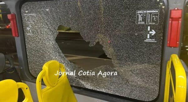 Bandidos atacam mais de 30 ônibus em dois dias na Grande SP. No mês de junho foram em torno de 400 bandidos-atacam-mais-de-30-onibus-em-dois-dias-na-grande-sp.-em-junho-foram-cerca-de-400